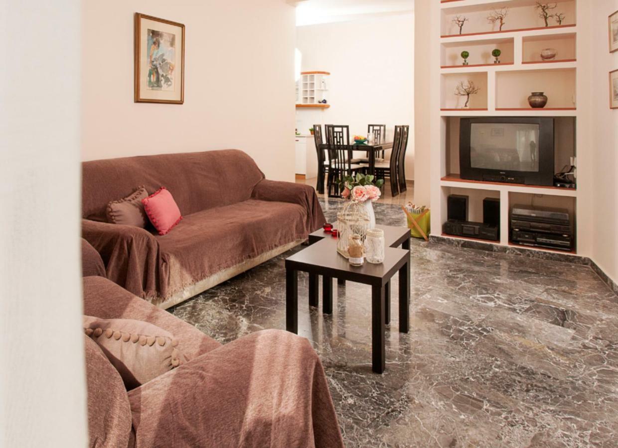 Relaxing Appt. Into The Heart Of Historical Center Kalamata Exterior photo